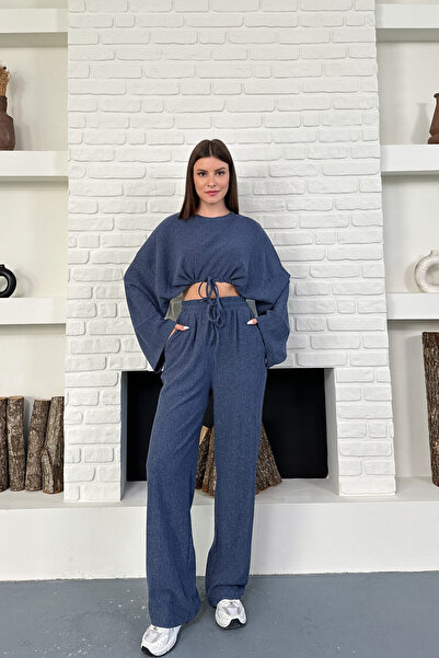 The Robi Set crop cu mâneci lungi și pantaloni cu talie înaltă pentru femei