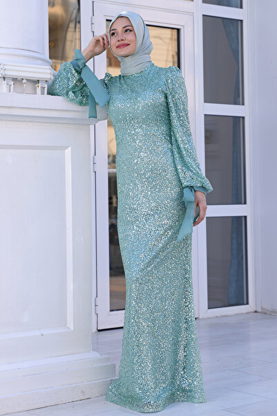 Raika Moda فستان سهرة كبير الحجم بتفاصيل أكمام لامعة وتصميم شيمال للحجاب