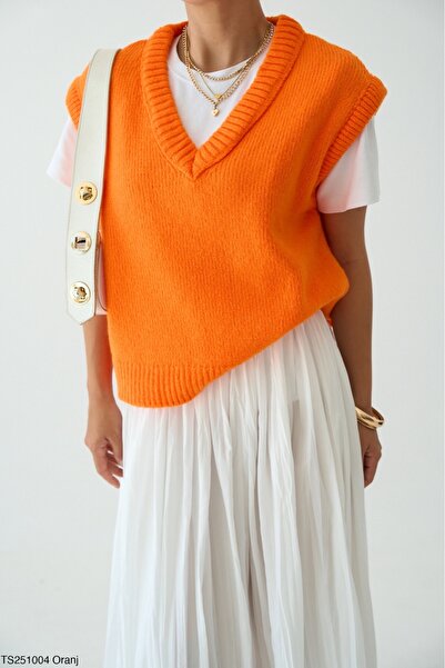 CADDELAMODA Women's V-Neck Plain Sweater