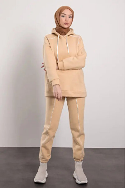 Tesettür Diyarı طقم ملابس رياضية شتوية للنساء بتفاصيل مخططة وحجاب