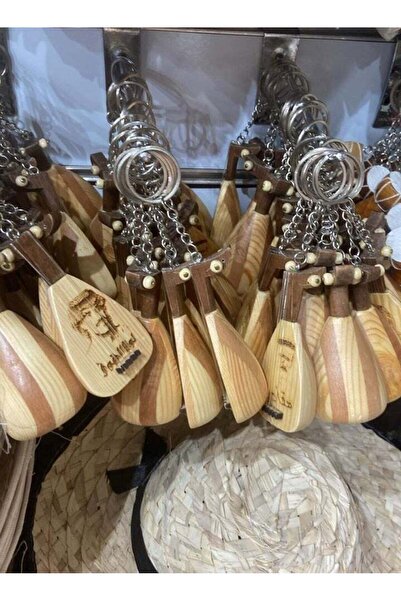 Gerenic Jerenk Distributions and Gifts in the Form of Oud Keychain (12 Pieces)