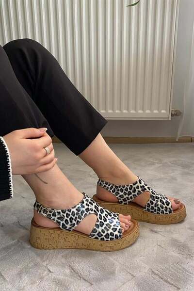 Les Passent Sandale ortopedice pentru femei, din piele lacuita albă, leopard, cu talpă groasă din plută, K-250