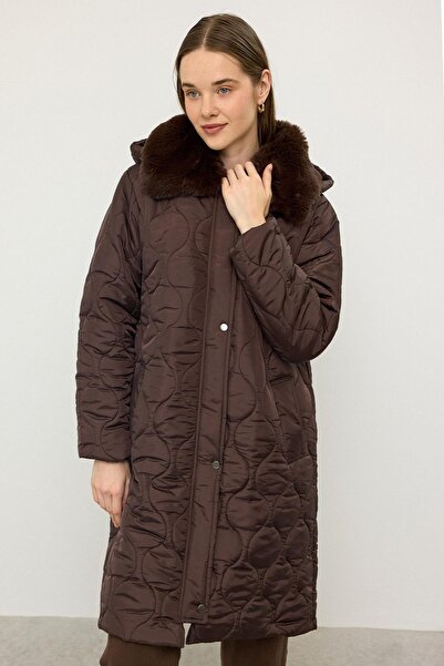 Olcay Καπιτονέ παλτό με γούνινο γιακά, αποσπώμενη κουκούλα και κλείσιμο με φερμουάρ ΚΑΦΕ 6784