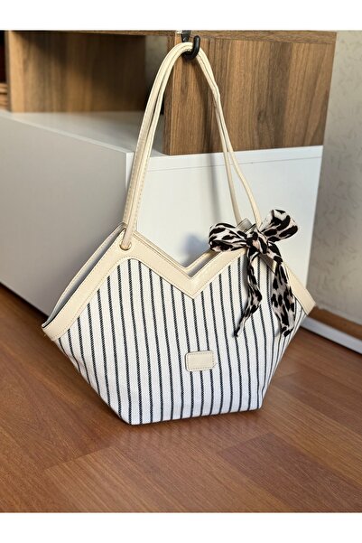 Bagnest Ψάθινη γυναικεία τσάντα ώμου με λεπτομέρεια από φουλάρι