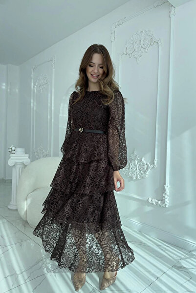 HELİS BUTİK Φόρεμα καφέ από ύφασμα δαντέλας με στρώσεις βολάν