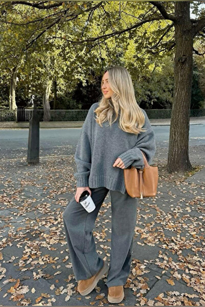 thesunfyre Women's Crew Neck Soft Textured Oversize Knitwear Sweater