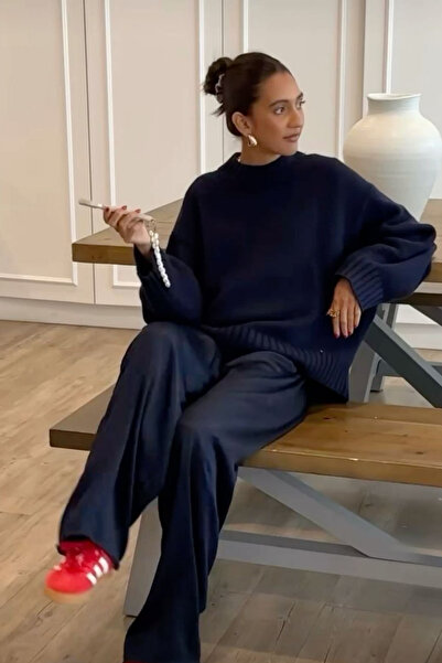 thesunfyre Women's Crew Neck Soft Textured Oversize Knitwear Sweater