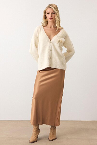 Olcay Soft Knitwear Cardigan with Floral Accessories Ekru 8268
