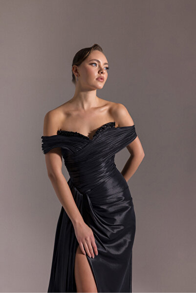 Kenzel Göğüsü İşlemeli Yırtmaçlı Pliseli Uzun Abiye Elbise