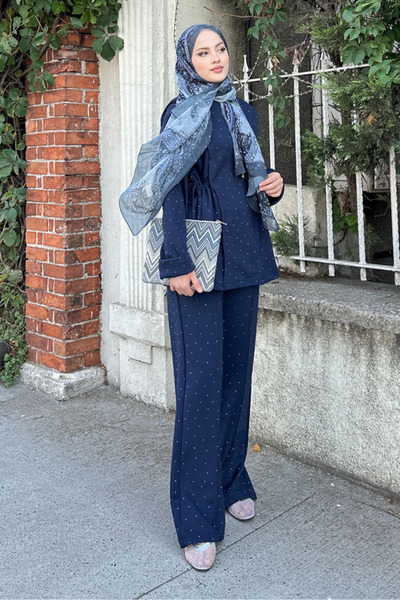 Ovn. بدلة بتفاصيل نفق مرصع بالأحجار - أزرق داكن