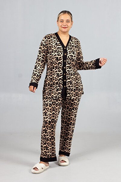 Truva XXL Set de pijamale pentru femei din bumbac pieptănat din viscoză, cu nasturi în față, cu imprimeu leopard, mărime mare