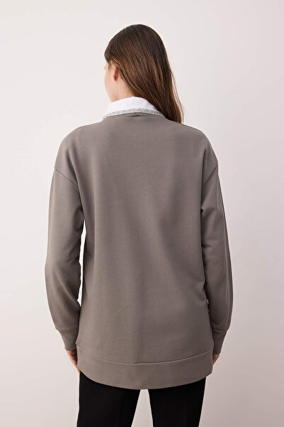 Trendyol Modest Antracitová pletená mikina se 3 vlákny s kamenným detailem na odnímatelném límci TCTAW26TW00001