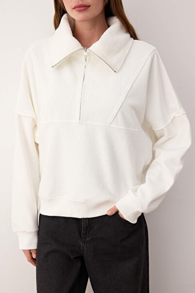 Trendyol Collection Ecru Regular/Normal Fit Fleece Πλεκτό Φούτερ με λεπτομέρεια τσέπης με φερμουάρ TWOAW26SW00009