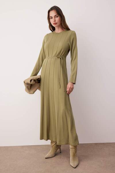 Trendyol Modest Khaki Oil Green Thin Belted Pleated Knitwear Dress Tctaw26Eb00010