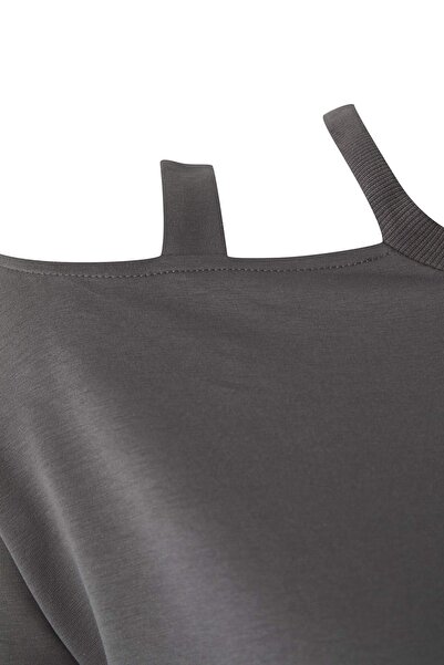 Trendyol Curve Anthracite Crew Neck Cut Out Detailed Knitted Oversized Sweatshirt