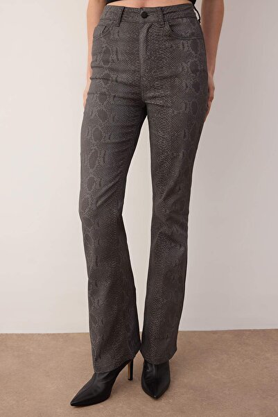 Trendyol Collection Multi-Colored Regular Waist Comfort/Flexible Snake Pattern Flared F Flare Jeans Twoaw26Je00115