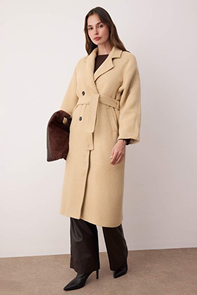 Trendyol Collection Dlouhý kabelový kabát s dvojitým řadovým oversize s detailem příslušenství Mink TWOAW26KB00028