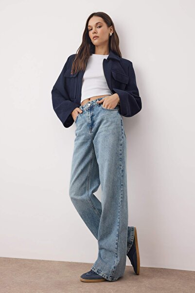 Trendyol Collection Відкриті блакитні джинси з високою талією і широкими штанинами TWOSS24JE00140