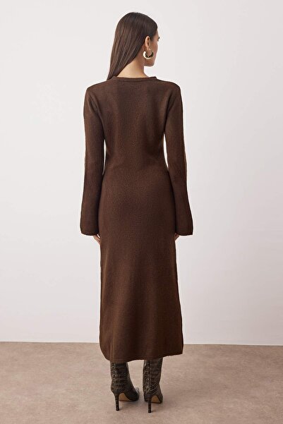 Trendyol Collection Brązowy sweter/sukienka z miękkim wykończeniem i dekoltem w serek, dwufunkcyjny sweter z dzianiny TWOAW26HI00245