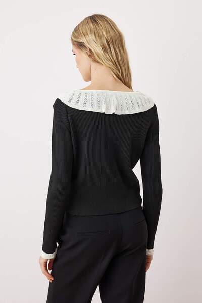 Trendyol Collection Black Lace Collar Detail Color Block Fitted/Body Wrap Knitwear Cardigan Twoaw26Hi00031