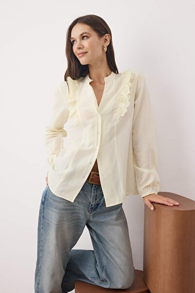Trendyol Collection Bavlněná béžová krajková košile - Regular Fit TWOSS20GO0044