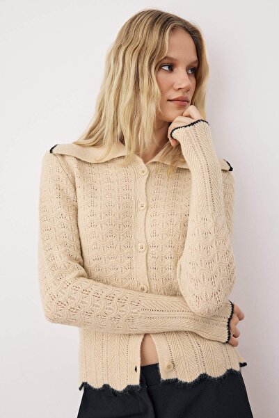 ترينديول كوليكشن سترة تريكو بياقة مائلة من ستون TWOAW26HI00073