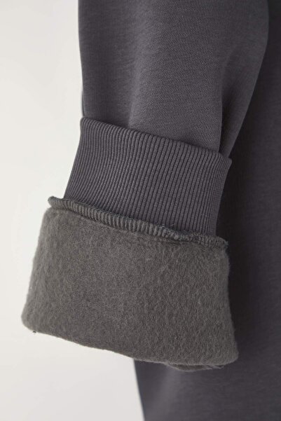 Trendyol Curve Anthracite Oversize/Loose Fit Basic Crew Neck Thick/Fleece Lined Knitted Sweatshirt Tbbaw25Ao00008