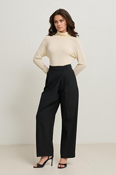 Setre Siyah Belden Asimetrik Kapama Detaylı Pantolon
