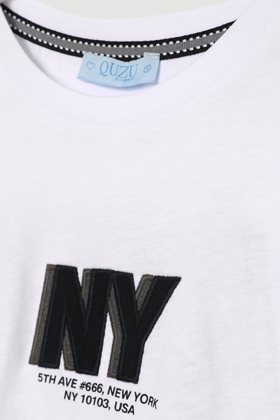 Quzu Бяла тениска с къс ръкав и принтиран текст