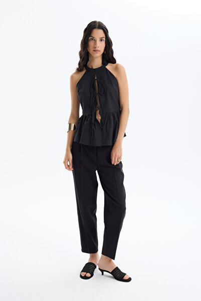 Quzu Önü Bağcıklı Halter Yaka Bluz Siyah