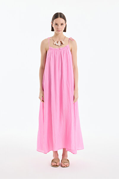 Quzu Μακρύ φόρεμα Seersucker με λουράκι με κορδόνια ροζ