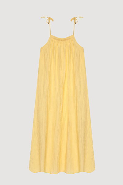 Quzu Μακρύ φόρεμα Seersucker με λουράκι με κορδόνια κίτρινο