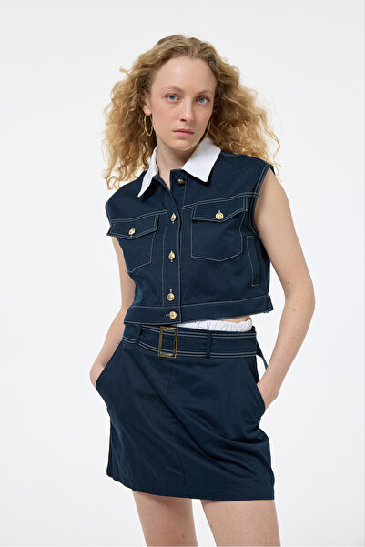 Quzu Yaka Detaylı Düğmeli Crop Gömlek Lacivert