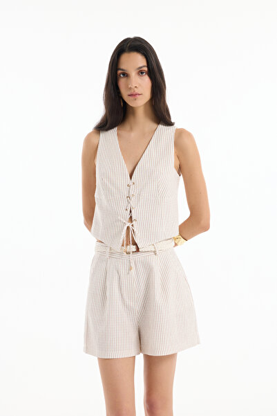 Quzu Örgü Kemerli İnce Çizgili Keten Mini Şort Naturel