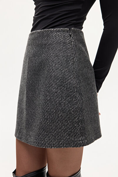 Quzu Міні-спідниця з фактурним вирізом у формі дзвоника, чорна