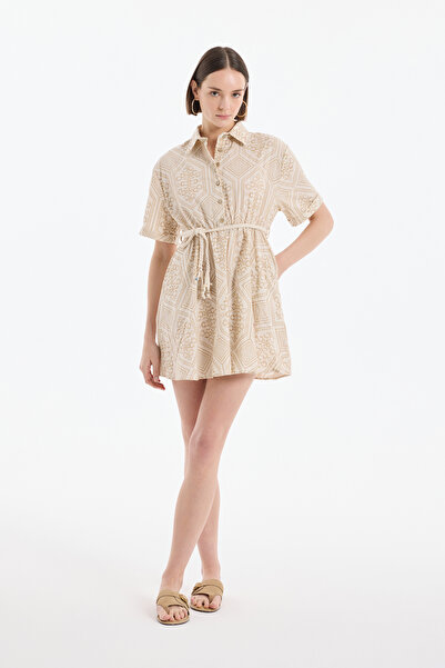 Quzu فستان قميص بأزرار منقوشة عرقيًا طبيعي