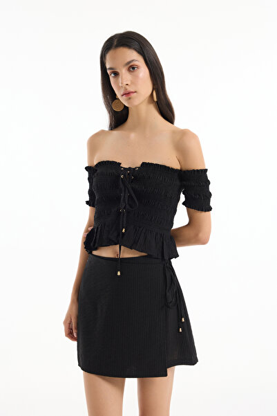 Quzu Kuş Gözü Bağlamalı Düşük Omuz Bluz Siyah