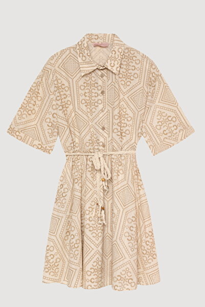 Quzu فستان قميص بأزرار منقوشة عرقيًا طبيعي