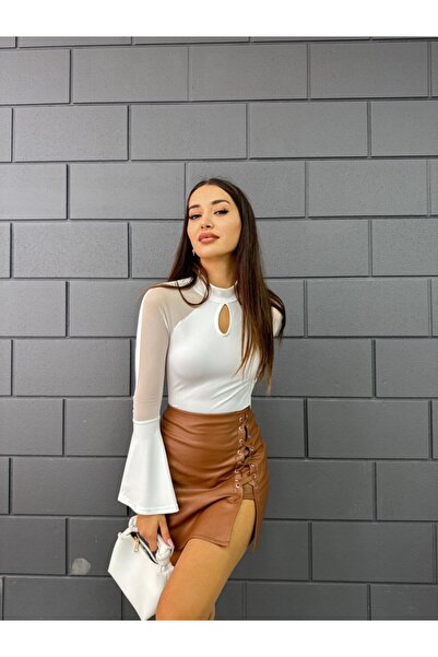 Fav Style Bluză spaniolă cu mânecă lungă, decupată cu guler și detaliu din tul, albă