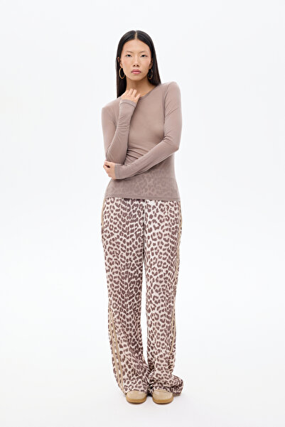 Quzu Μπλούζα με λαιμόκοψη με βασικό σχέδιο βιζόν