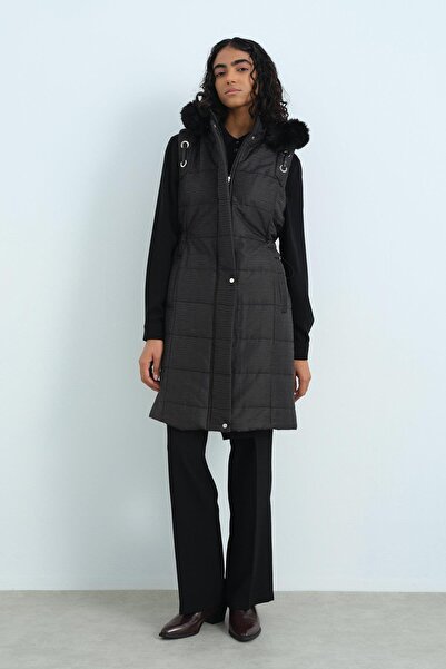 Nihan Kuşgözü Detaylı Spor Kapitone Yelek Siyah