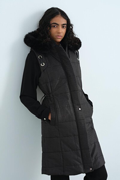 Nihan Kuşgözü Detaylı Spor Kapitone Yelek Siyah