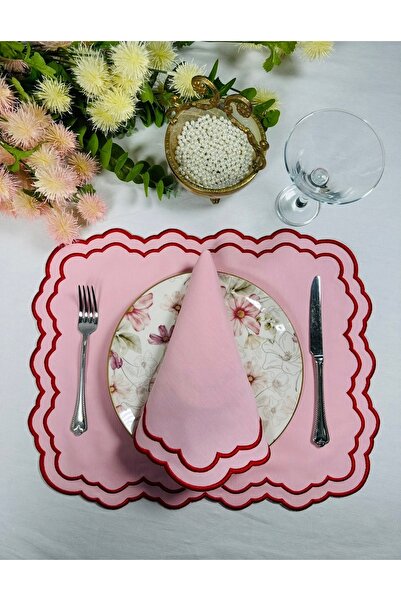 Table Alp Pembe Kumaş Kırmızı Nakış – 6 Amerikan Servis (38x48 cm) + 6 Peçete...