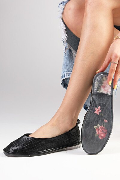 Mio Gusto Emily Black Color Soft Sole Oval Toe Women's Ballerinas