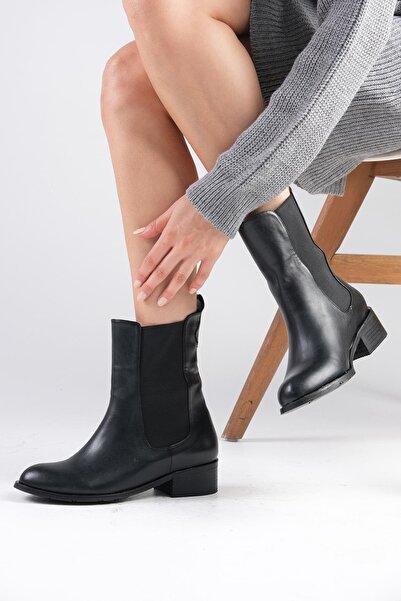 Mio Gusto Anisa Siyah Renk İnce Kürk Astarlı Lastikli Oxford Tabanlı Kadın Bot