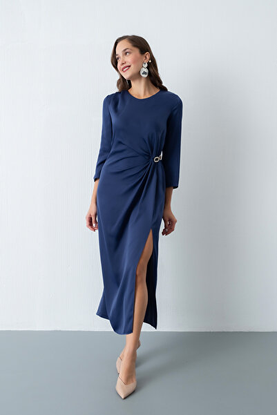 OFZE Kadın Lacivert Aksesuar Detay Saten Davet Elbisesi