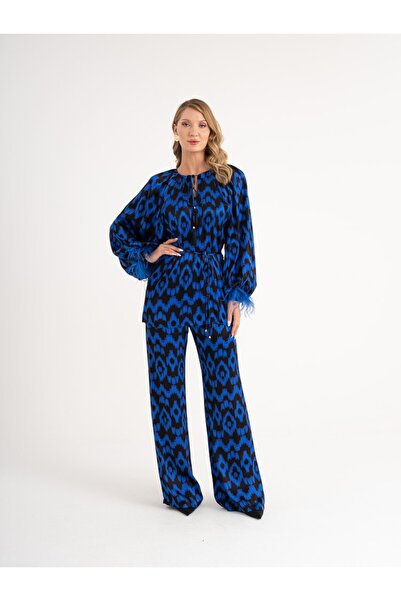 SERPİL Desenli Takım – Kuşaklı Bluz ve Bol Paça Pantolon, Şık ve Modern Tasar...
