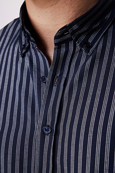 Tudors Erkek Slim Fit Dar Kesim Uzun Kollu Pamuklu Kolay Ütü Çizgili Lacivert Düğmeli Yaka Gömlek