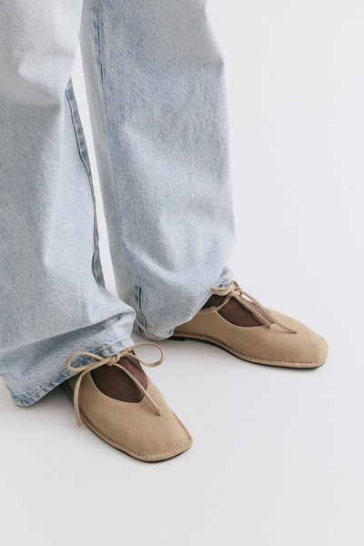 LUTVELIZADE Babet 2524 - Bağcıklı Küt Bej Süet Kadın Babet