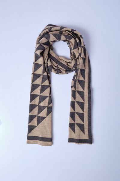 Butik Трикотажний шарф - з трикутним візерунком